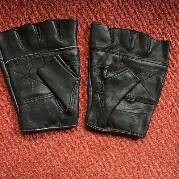 Motorcycle Riding Gloves - Picture 2 of 8